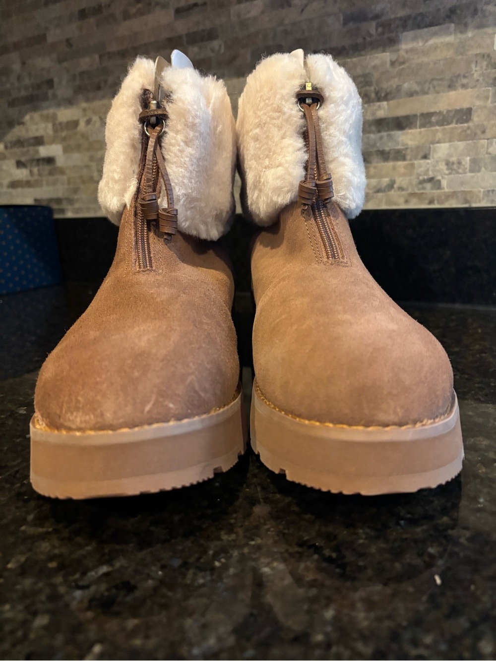 Sperry women’s Newbury suede boots with flocked lining size 10
